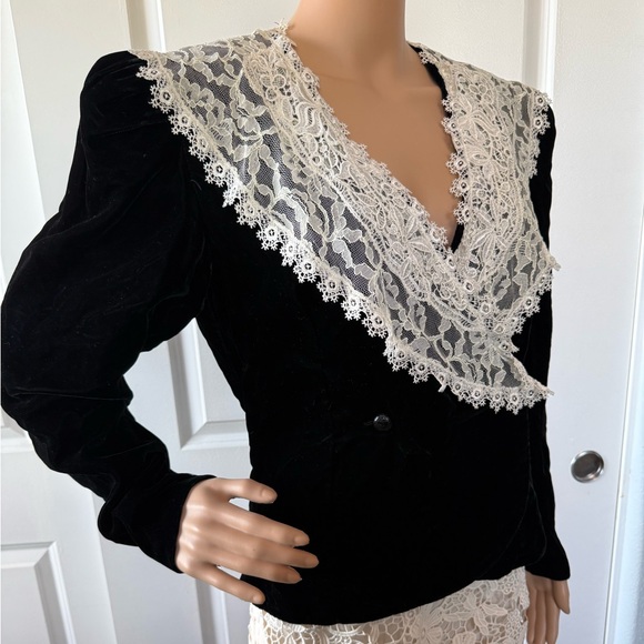 Vintage 90s | Cachet | black with ivory lace collar coquette velvet blazer S 🖤 - Picture 4 of 12